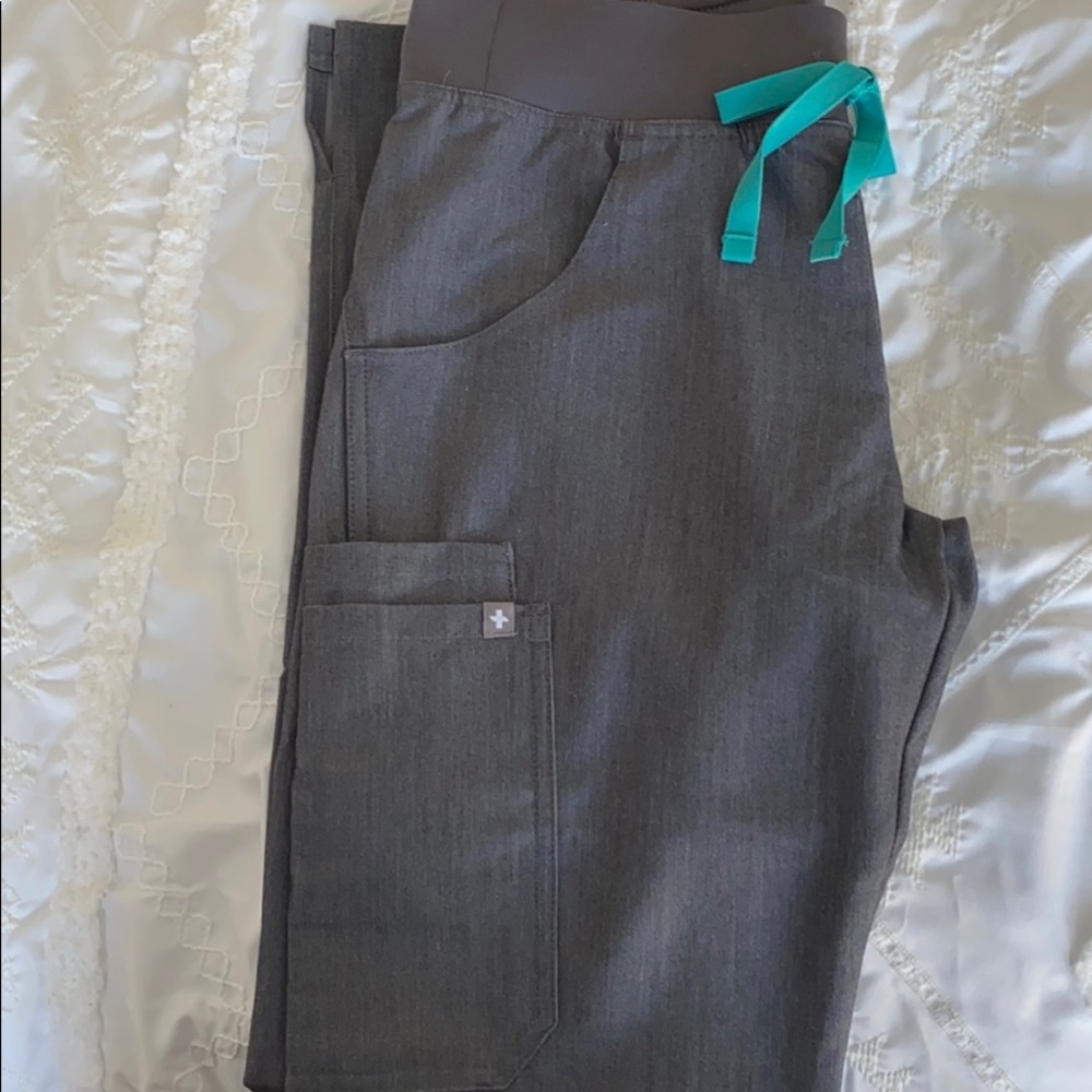 FIGS SCRUB PANTS NWT